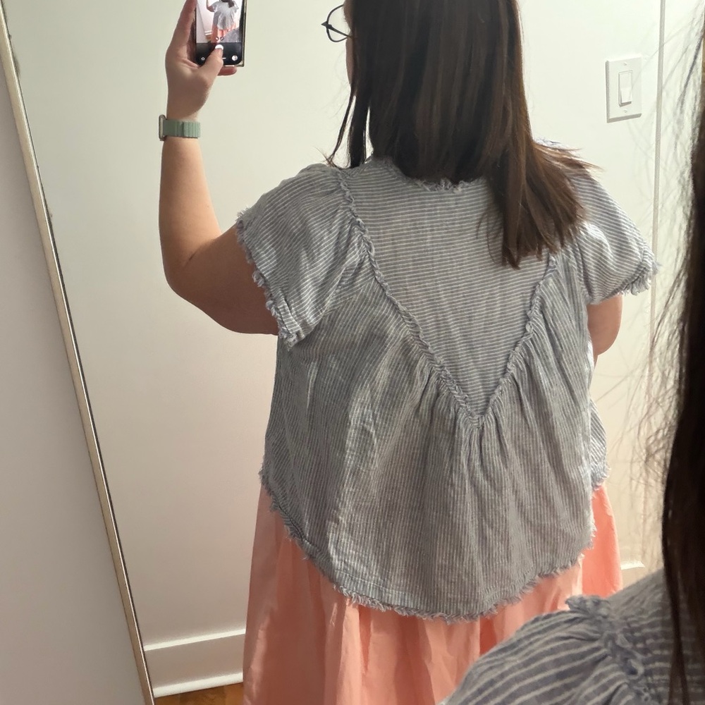 By Anthropologie short sleeve smocked linen-blend blouse in 1X. - Picture 4 of 7